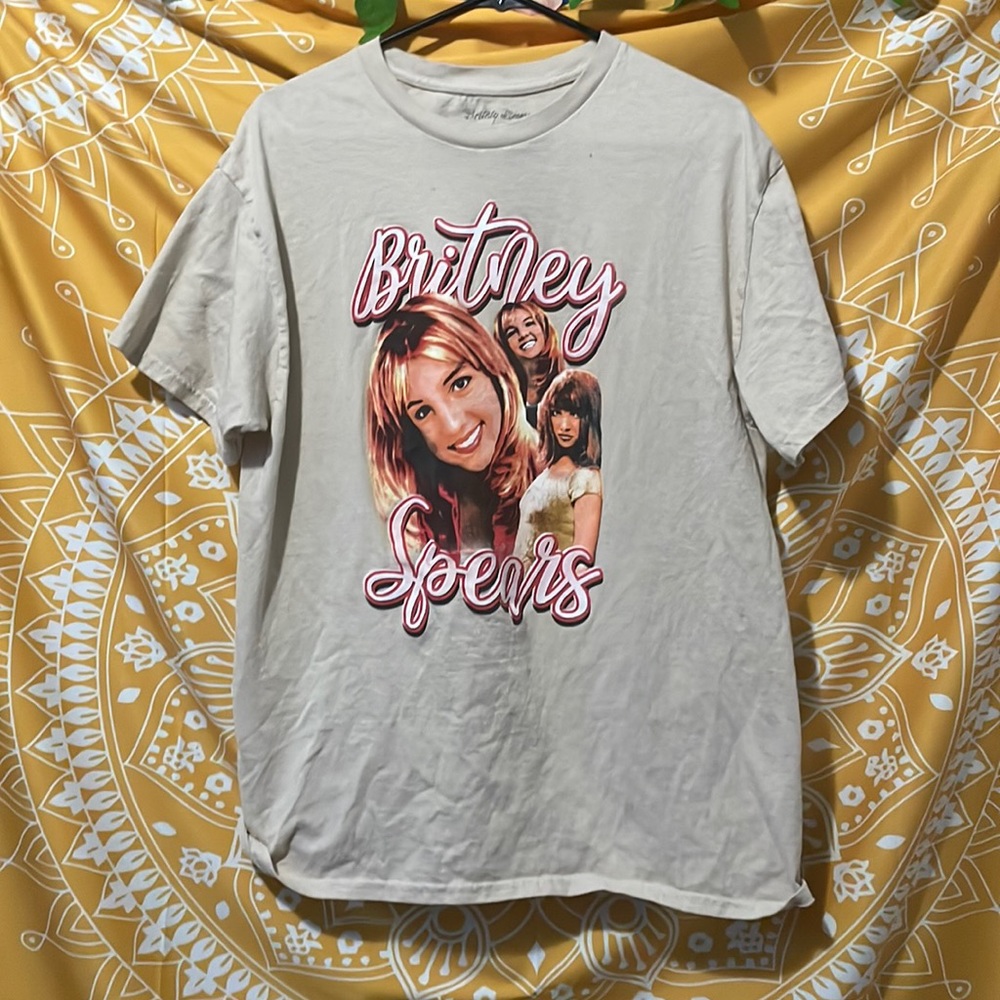 Tan Britney Spears T-shirt!